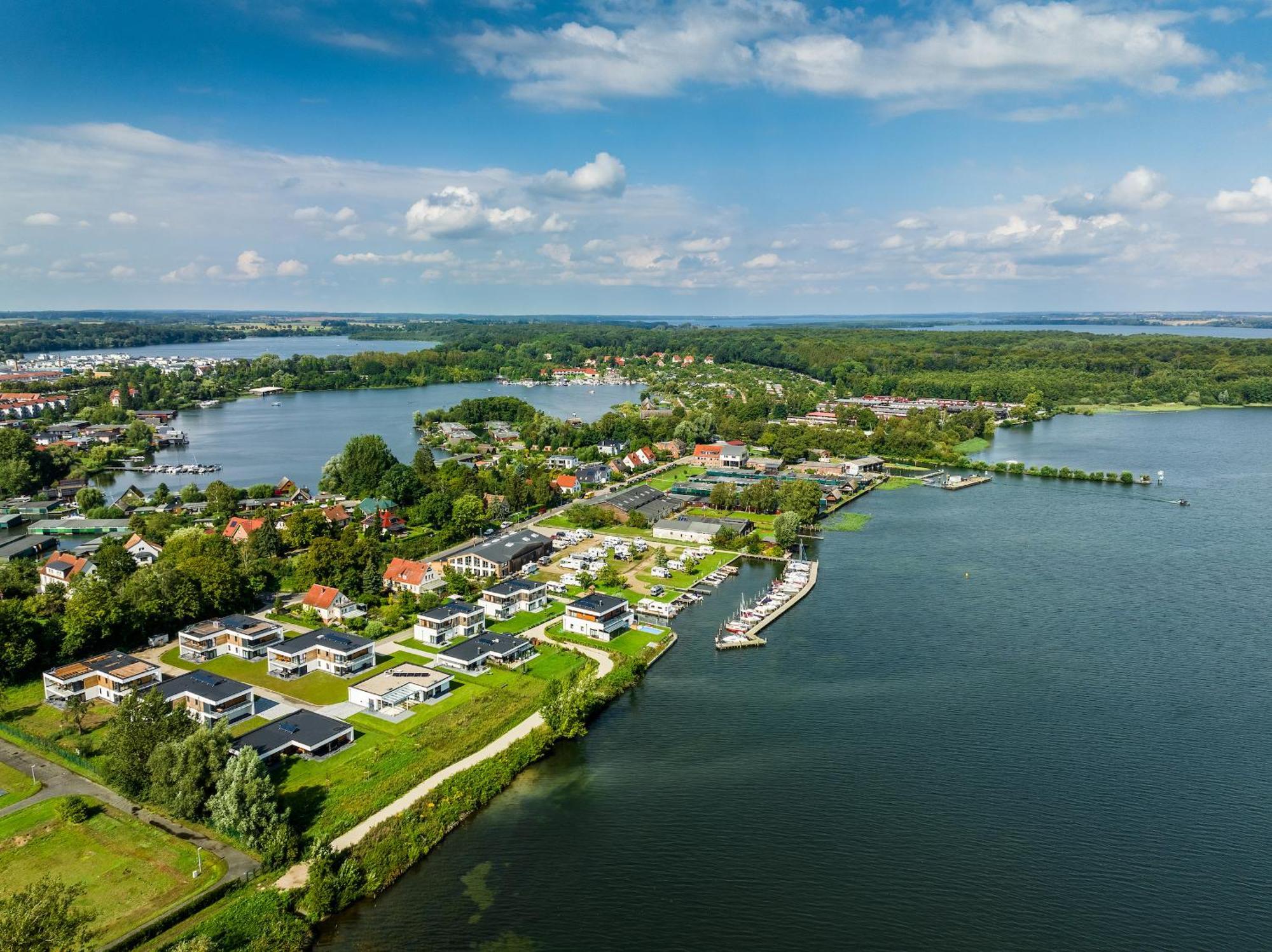 Hangar 19 Luxusbungalow Am See H8 Шверін Екстер'єр фото
